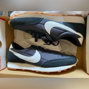 NIB Nike Daybreak! Black/Summit White-off Noir